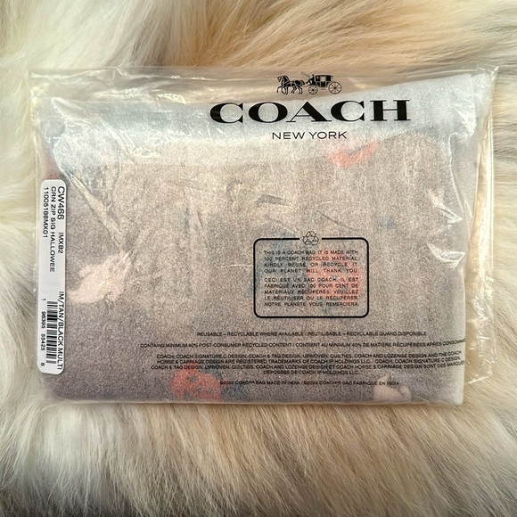 COACH | Corner Zip Wristlet In Signature Canvas With Halloween Print 🐈‍⬛🎃 - Picture 3 of 4